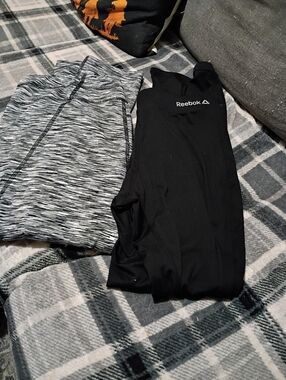 Bundle Of 2 Pairs Of Medium Leggings-a2